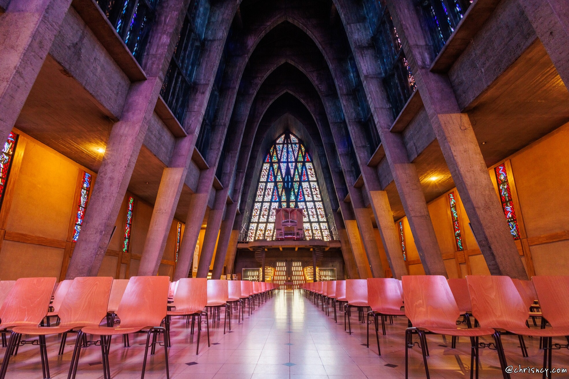 Christiane BASTIEN : Les églises du XXe siècle